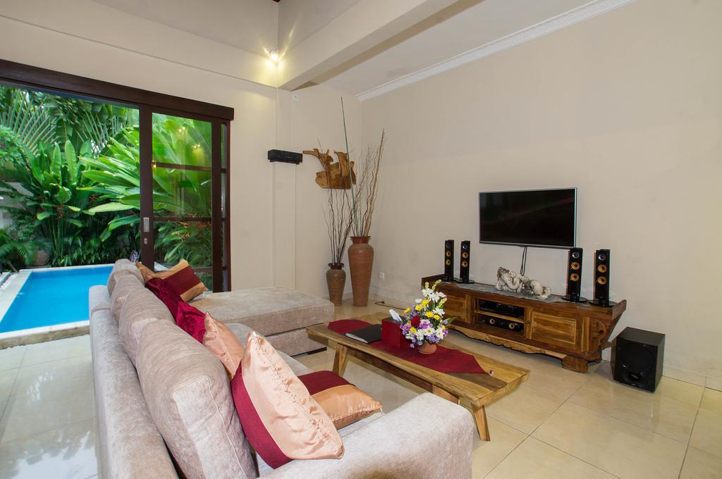 Villa Arushi Seminyak Buitenkant foto